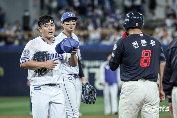 성난 롯데 캡틴 <b>전준우</b>…두 차례 술렁인 그라운드