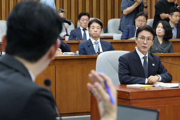 "조용히해" "미친 거 아냐"… 與野, <b>김민석</b> 청문회서 고성·막말