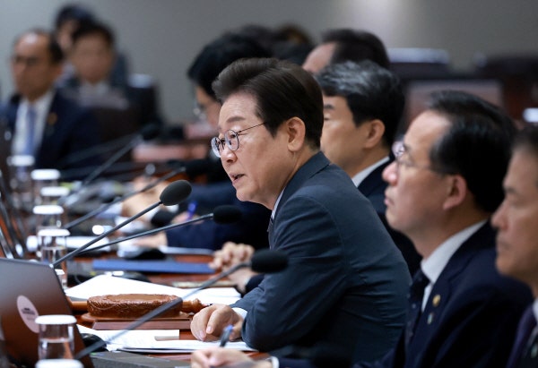 李 <b>해수부</b> 연내 부산 <b>이전</b> 검토 지시에 지역 여권 '환영'