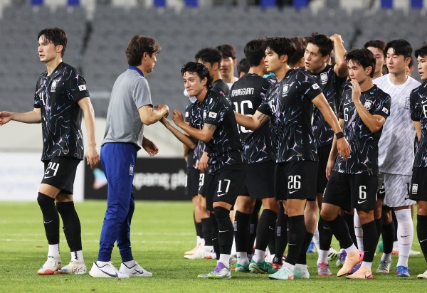 한국 대표팀, 홍콩 꺾고 <b>동아시안컵</b> 2연승… 15일 일본과 최종전