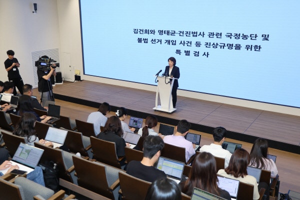 특검팀, 국토부 등 압수수색… <b>김건희</b>측 <b>변호인단</b> 보강 대응
