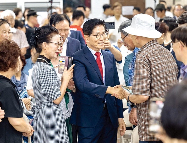 <b>부산</b> 민심 잡아라…국힘 당권주자 스킨십