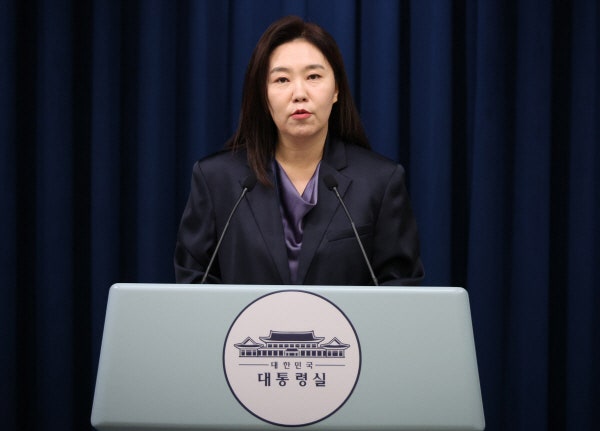 [속보]휴가복귀 李<b>대통령</b> "<b>산재 사망</b>사고 최대한 빨리 <b>직보</b>"