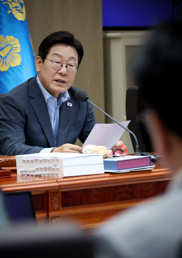 이재명 대통령이 12일 서울 용산 대통령실에서 열린 국무회의에서 발언하고 있다. 2025.8.12 연합뉴스