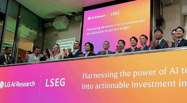 LG AI연구원과 LSEG는 최근 영국 런던증권거래소에서 엑사원 비즈니스 인텔리전스 상용화 서비스를 알리는 행사를 진행했다.   LG 제공