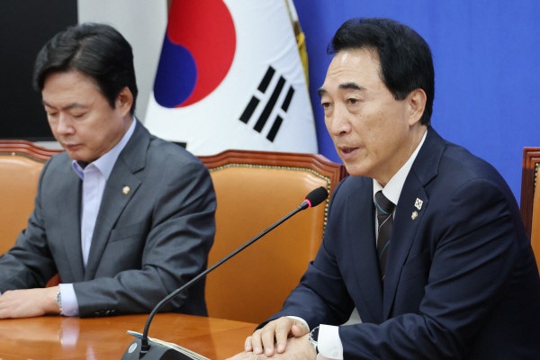 [속보] 민주 “<b>장동혁 6채</b> 8억5000만원이 실거래가냐?”…<b>부동산 전수</b>조...