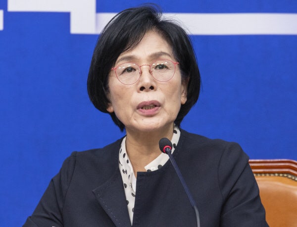 <b>최민희</b> “다시 <b>노무현 정신</b> 무장” 언급에 盧 사위 곽상언 정면 <b>반박</b>