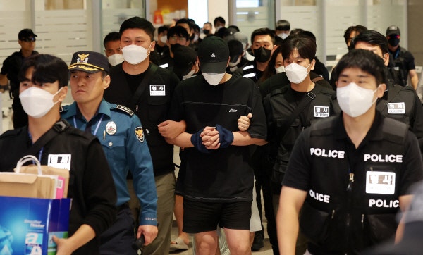 캄보디아 '<b>로맨스 스캠</b>' <b>유인책</b> 활동한 한국 남성 2명 징역형