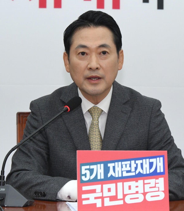 張 “우리가 <b>황교안</b>” 파장…당내서도 극우와 밀착 우려