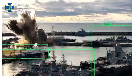 SBU가 러시아 잠수함을 타격했다며 올린 영상.SBU 영상 캡처