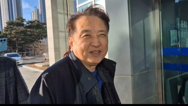 '<b>뇌물 수수 의혹</b>' 2차 조사 <b>김영환 충북지사</b> "부끄러운 일 안해"