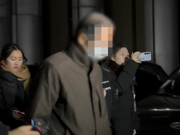 천주평화연합(UPF) 전 부산지회장이자 한일해저터널 연구회 이사인 박모씨가 참고인 신분으로 조사를 받은 후 지난 28일 서울 서대문구 경찰청을 나서고 있다.연합뉴스