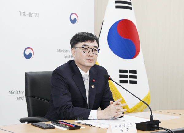 임기근 기획예산처 장관 직무대행 차관이 2일 세종시에 있는 기획처 임시집무청사에서 ‘재정집행 점검회의’를 주재하며 모두발언을 하고 있다. 기획처 제공