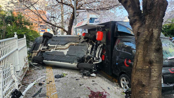 지난해 4월 발생한 '부산 광안동 벤츠 사고'.국제신문 DB