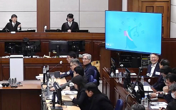 12·3 비상계엄 관련 내란 우두머리 혐의로 기소된 윤석열 전 대통령과 내란 중요임무 종사 혐의를 받는 김용현 전 국방부 장관 등 내란 관련자 8명이 9일 서초구 서울중앙지방법원 417호 형사대법정에서 열린 윤 전 