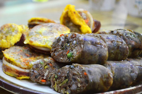 강원도 속초에 정착한 이북 사람들이 형성한 아바이마을에서 유래된 아바이순대와 속초의 명물 오징어순대.속초시청 제공