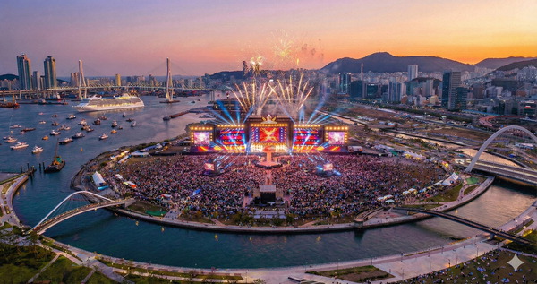 [정보/소식] 부산 북항 랜드마크에 10만 수용 K-팝 임시공연장 제안 | 인스티즈