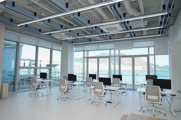 ‘휴앤워크(Hue&Work) 서구 워케이션 센터’ 내부.  부산창조경제혁신센터 제공