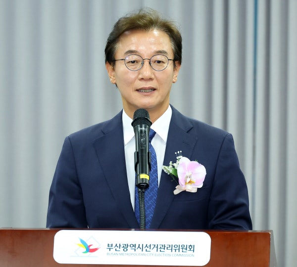 [속보] 부산시정 대수술 예고한 전재수, 해양부시장 신설하나