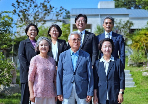 [속보] 추미애, 盧 묘역참배·文 예방…“하나된 민주세력 지켜주십시오”