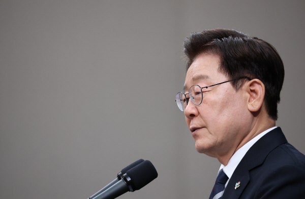 지지율 하락 속 이 대통령 개각 고심