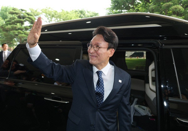 김민석 "이 대통령, 지방선거 결과 보고 표정 관리 안 될 정도"