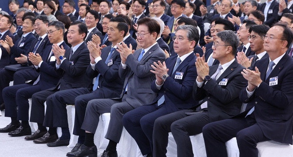 한화·삼성·SK 등 312조 투자…영남권 소외론 불식엔 역부족