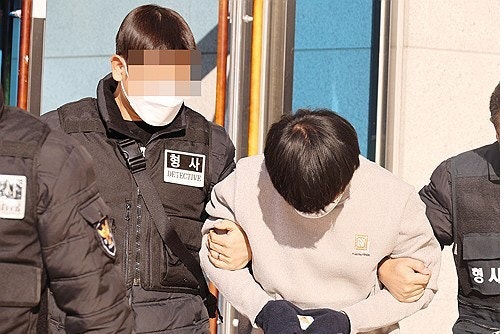 [속보]잠자는 어머니 살해 '신이 되살릴 줄 알아' 패륜아들에 중형 선고