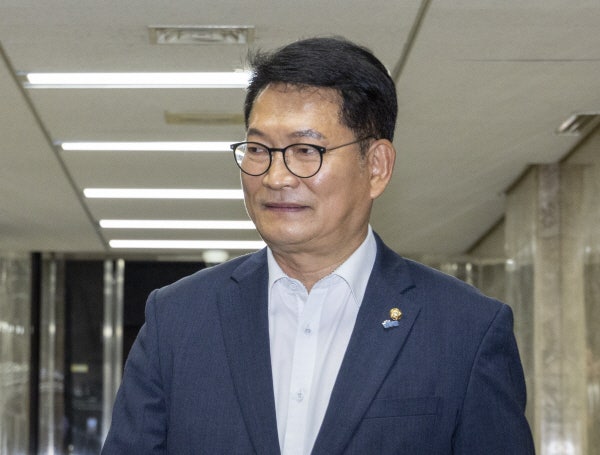 <b>송영길</b> "<b>정청래</b>, 먼저 국회의원 됐다고 이 대통령 깔보는 듯"