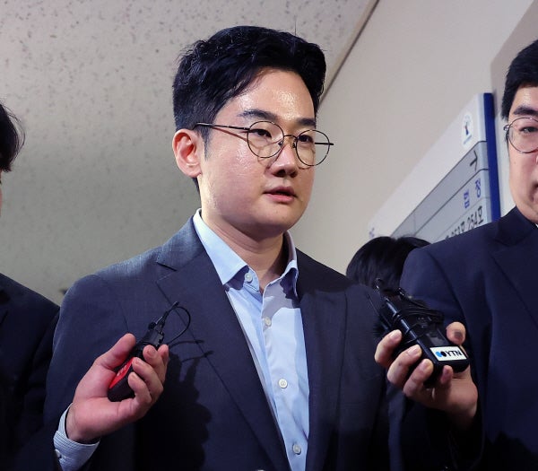 <b>정이한</b> 전 부산시장 후보 <b>부친</b> 병원까지 <b>압수수색</b>