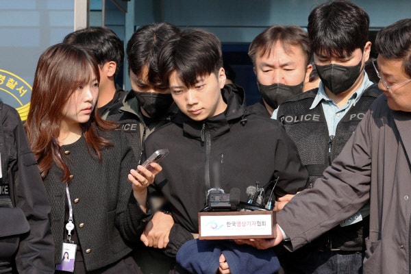 [속보]‘<b>장윤기</b> 사건’ 故이채원 양 돕다가 중상 입은 학생 복지부 의상...
