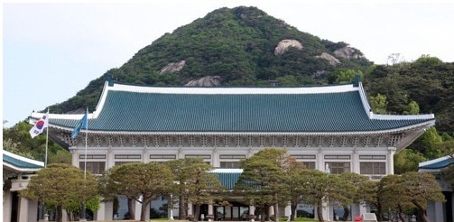 靑 "제왕적 대통령제 문제 공감, <b>4년 중임제</b>가 국민 수용성 높아"(종합)