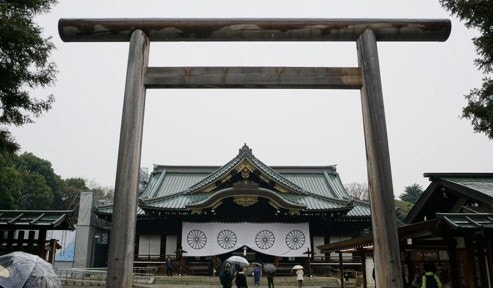 [속보] <b>다카이치</b>, 야스쿠니 <b>공물</b> 대금 <b>봉납</b>…“자민당 총재 자격”