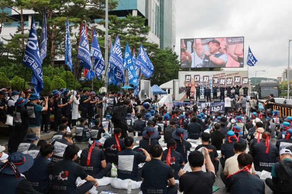 [속보] <b>현대</b>차 노조, 파업 유보…<b>임금협상</b> 교섭 재개