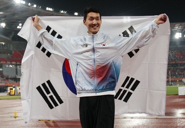 <b>높이뛰기</b> <b>우상혁</b>, 2ｍ22로 동메달