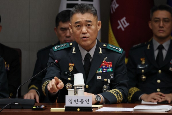 ‘<b>빈총경계</b>’ 前 1군단장, <b>국감</b>장서 “대비태세 문제 없었다” 주장