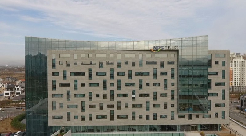"<b>국민연금</b> 18% 더 내고, 68세부터 <b>수령</b>".. 기금운용본부 서울사무소 제안도