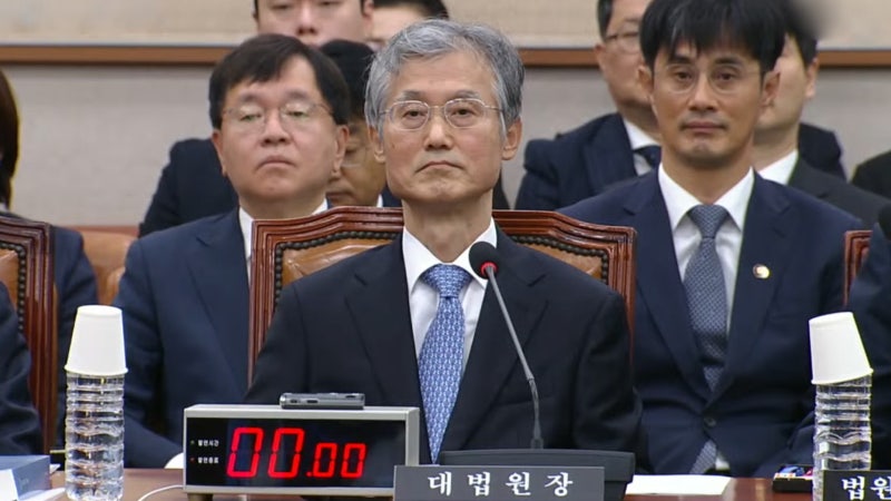 [속보] 추미애 "<b>대법원장</b> 책임 회피 말라".. <b>조희대</b> "정의·양심 벗어난...