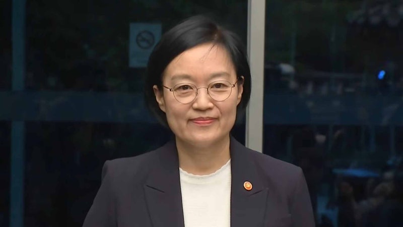 한성숙 총리 후보자 "무거운 책임감...낮은 자세로 임할 것"