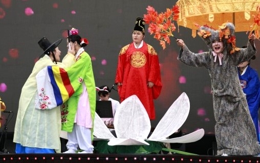 ▲ 청강창극단은 국창 임방울 선생의 직접 제자인 청강 정철호 선생의 국악사랑을 계승하기 위해 2015년 창단됐다. 사진은 '심청전' 창극 공연 모습 [청강창극단]