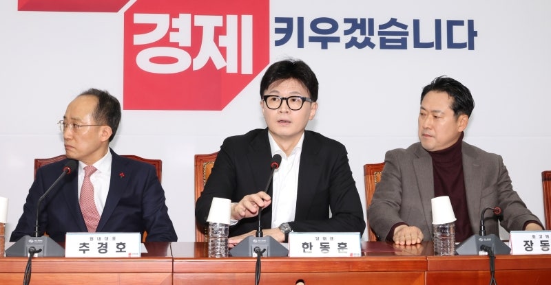 '<b>탄핵</b> 표결 불참' 우려에..윤상현 "尹 명예탈출 도와야..국민 달라진다...