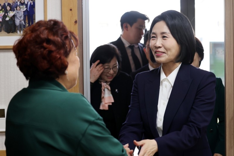 대선 후보 배우자들도 열심..김혜경·<b>설난영 여사</b> '선거 지원'