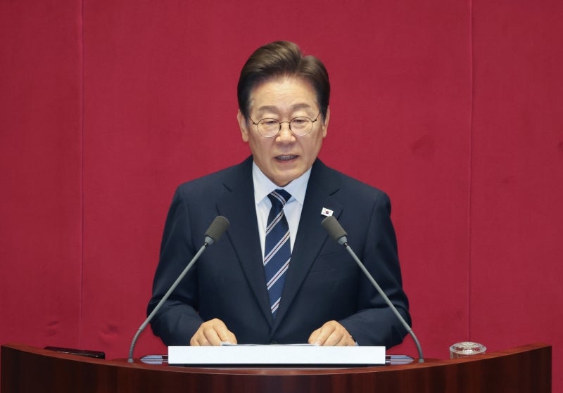 <b>이재명</b> 대통령 "경제위기..긴축 고집하는 건 정부 존재 이유 부정하는 ...