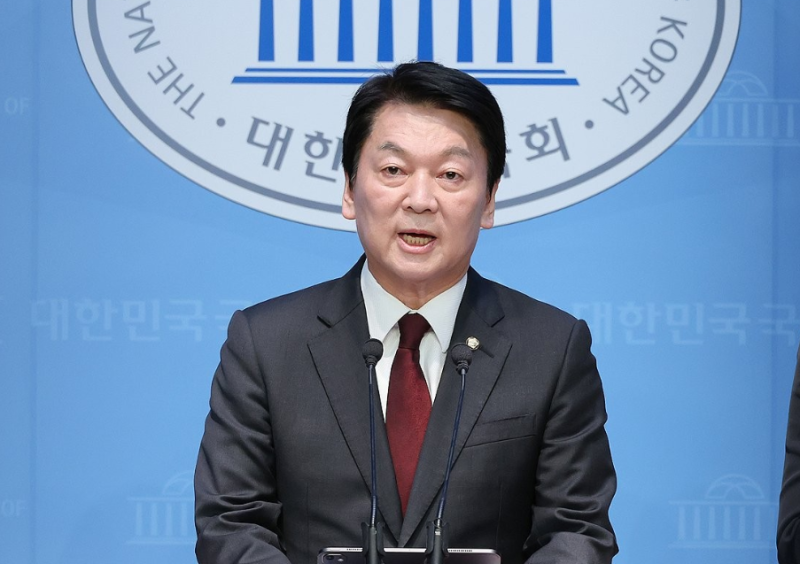 <b>안철수</b> "이재명-<b>김경수</b>, '<b>러브버그</b>'처럼 전과자는 전과자끼리"