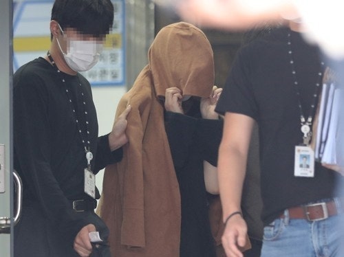 어린 <b>남매</b> 살해 뒤 여행 가방에 넣어 <b>유기</b>한 엄마..."심신미약 상태였다...