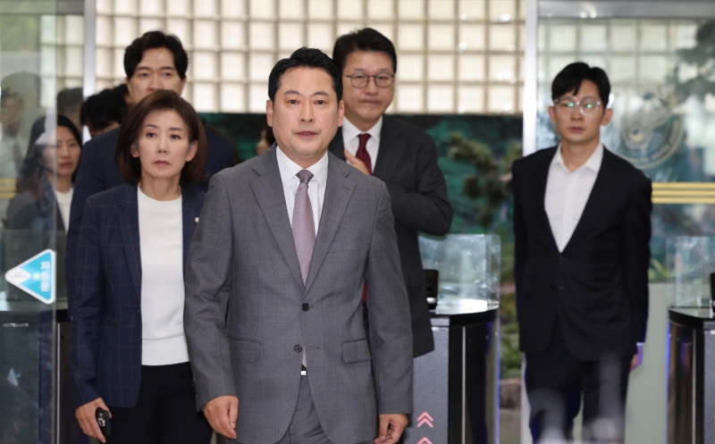 ▲ 영등포경찰서 방문한 장동혁 대표와 국민의힘 의원들 [연합뉴스]