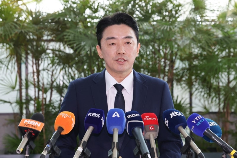 '<b>방산협력 특사</b>' <b>강훈식</b> 유럽 출국..."최선 다해 수주량 늘릴 것" 노력