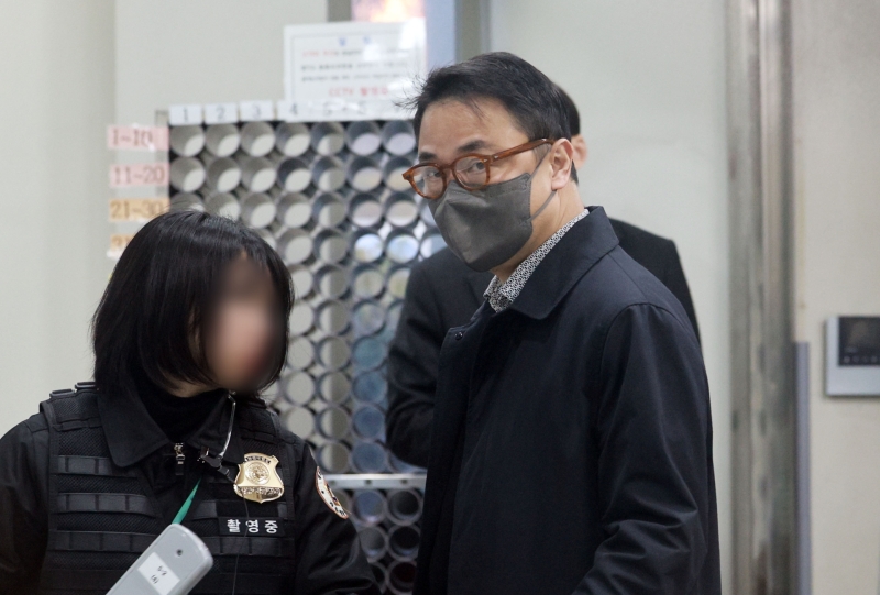 ▲ 양평 공흥지구 개발 특혜 의혹에 연루된 김건희 여사의 오빠 김진우 씨가 19일 서울 서초구 서울중앙지법에서 열린 구속 전 피의자 심문(영장실질심사)에 출석하고 있다 [연합뉴스] 