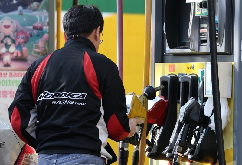 ▲국내 주유소 휘발유와 경유 주간 평균 가격이 7주만에 하락 했다 [연합뉴스]