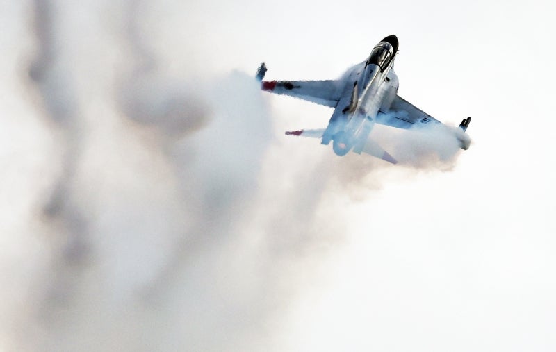 [속보] 공군 광주기지 소속 T-50, 비상착륙하다 전복...훈련 중 '엔진 이상'